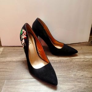 Floral embroidery black heels
